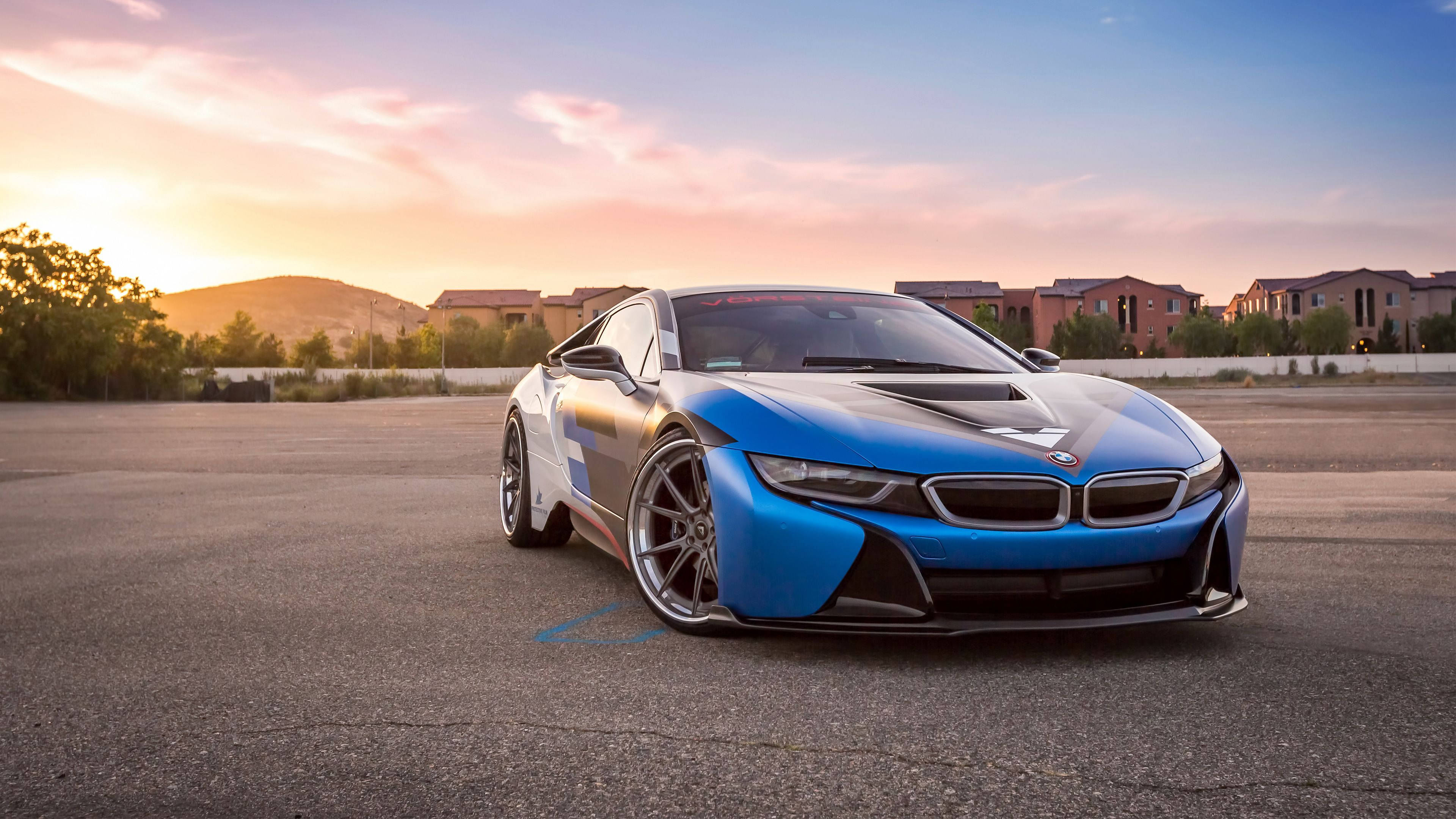 کار 4K نیلی BMW I8 وال پیپر