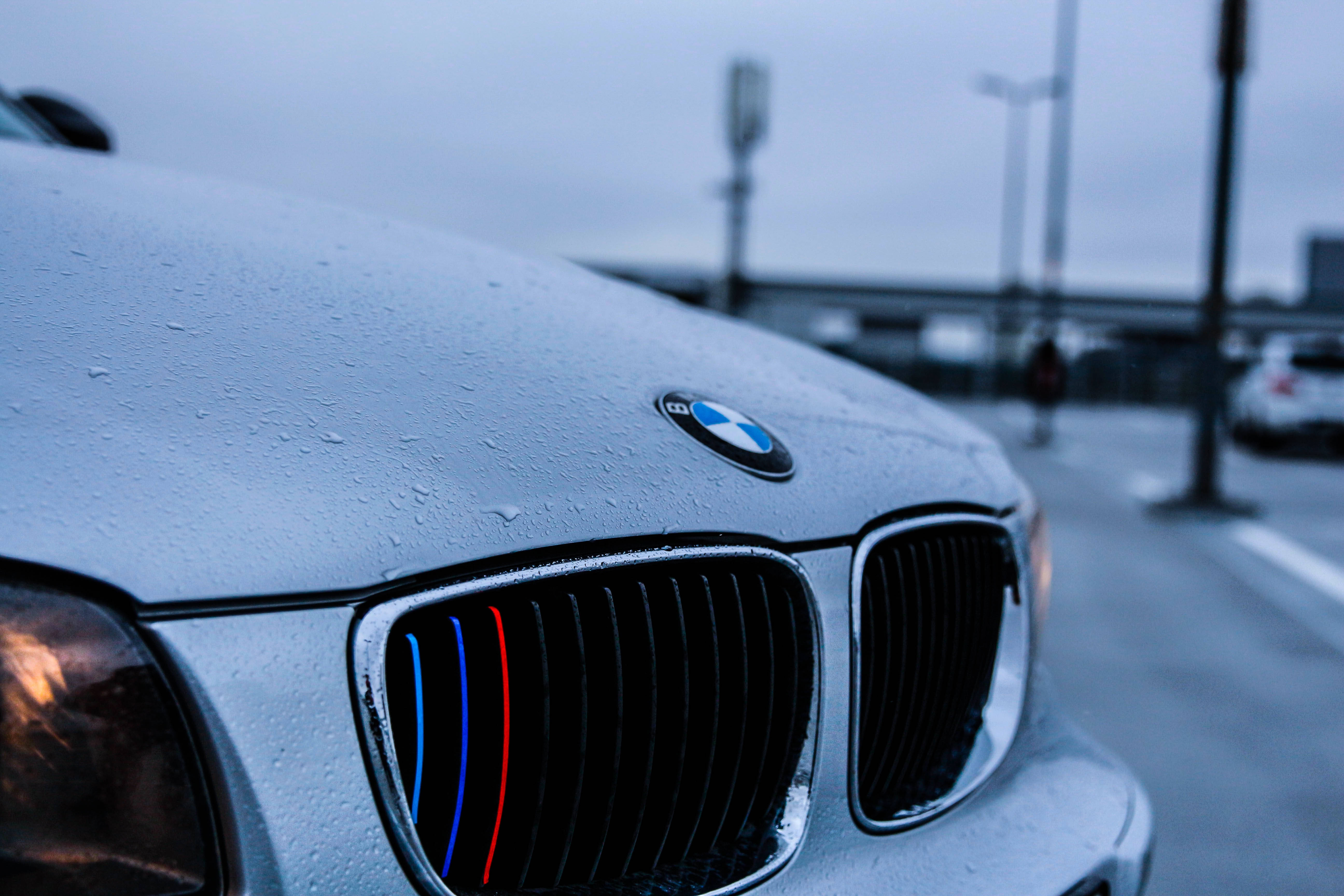 "BMW کا تجربہ - طاقت اور عیش و آرام کا مجسمہ" وال پیپر