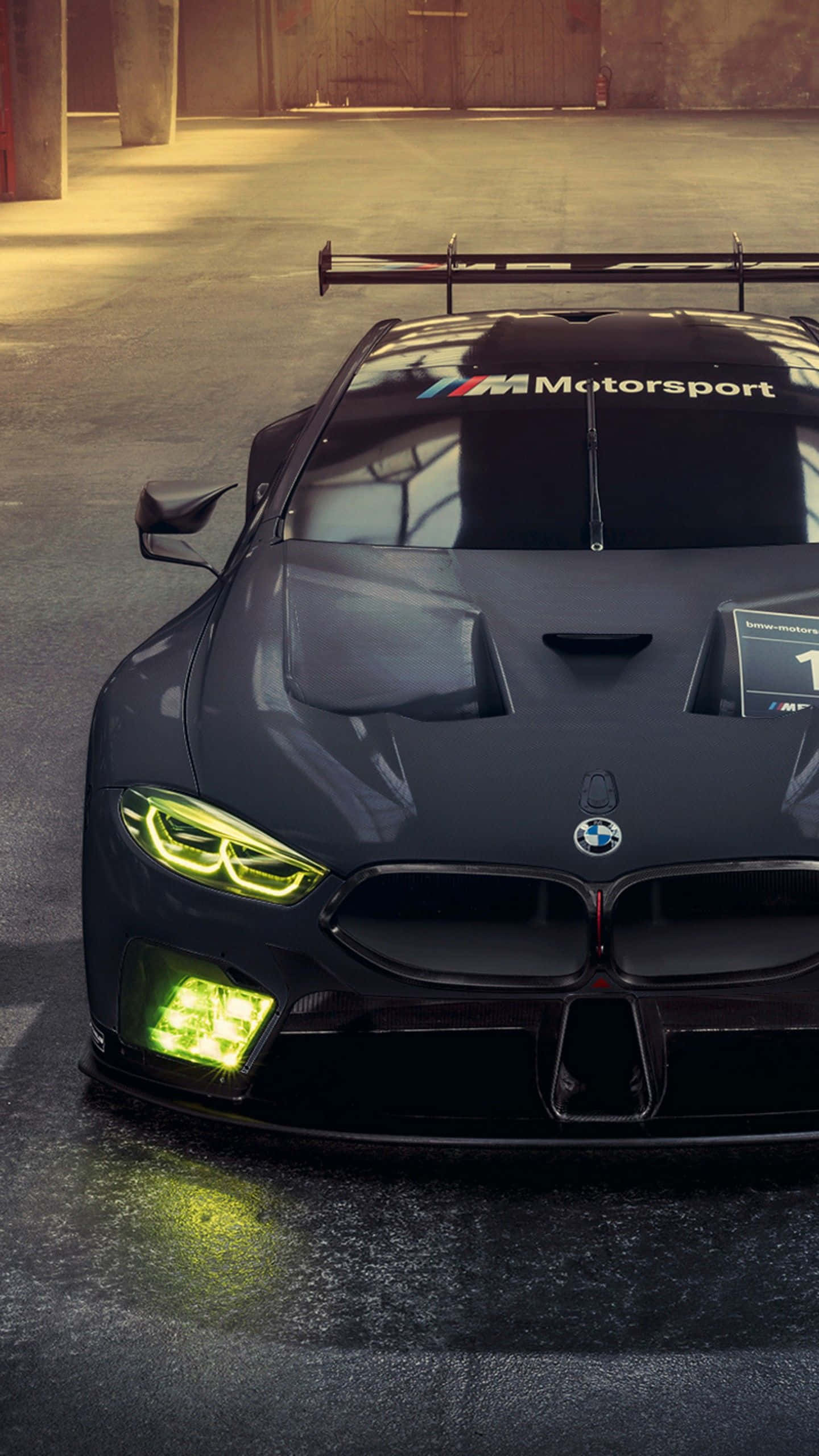ٹھنڈی BMW شہری ماحول میں وال پیپر