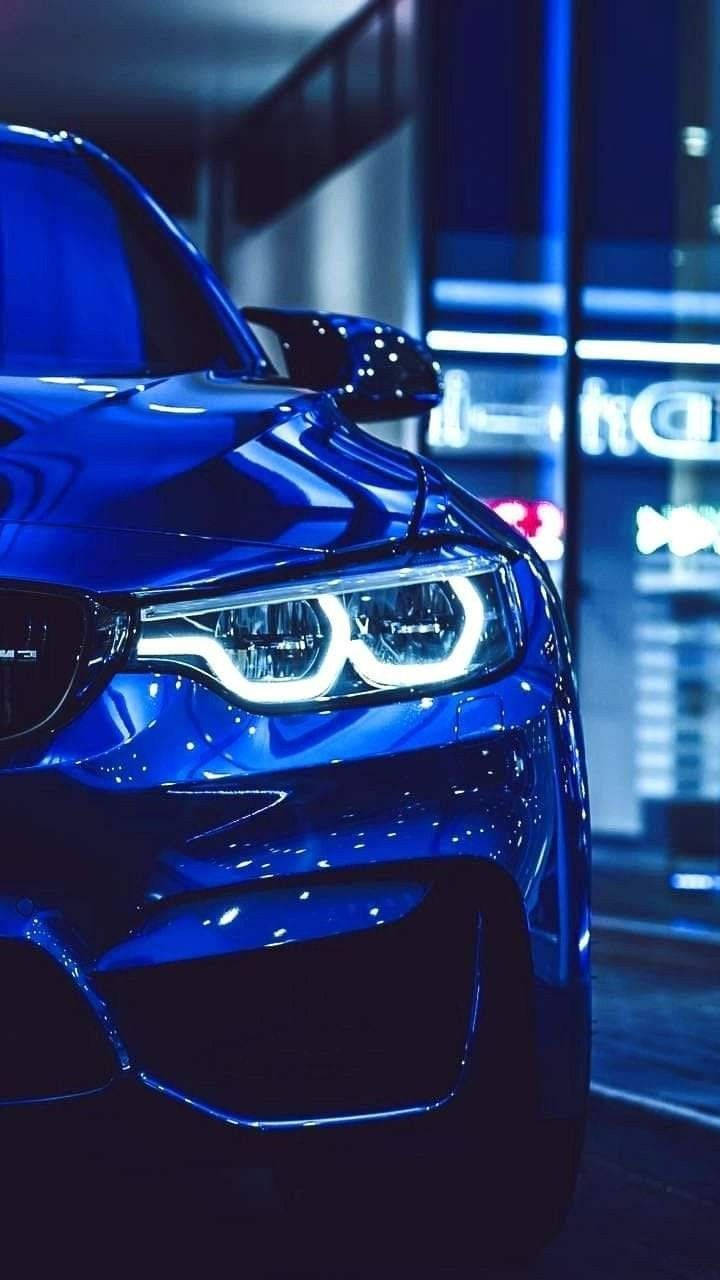 نیلی BMW کی چمکتی ہیڈلائٹ وال پیپر