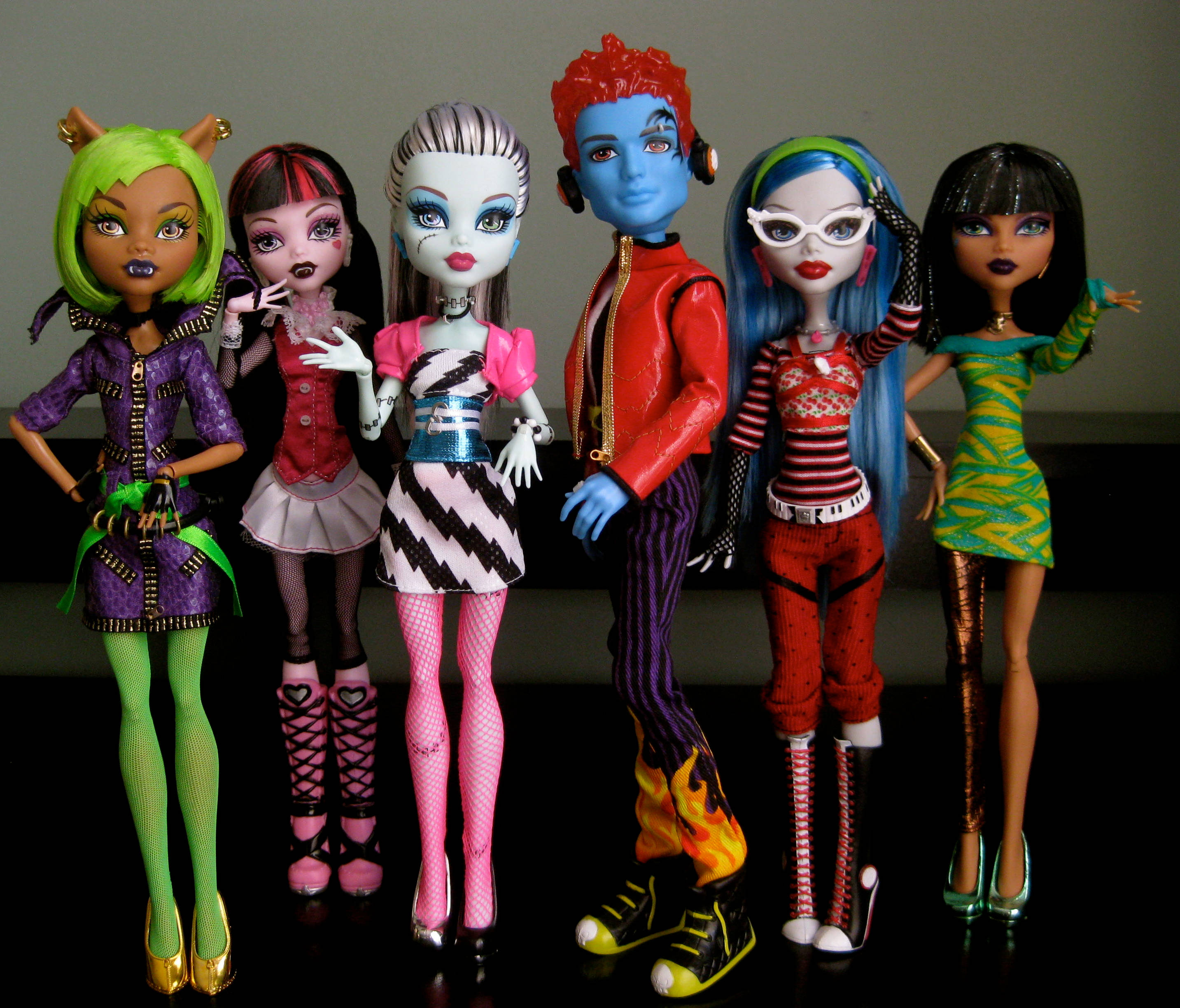 Bratz جمالیاتی بھیڑیا فیشن میں وال پیپر