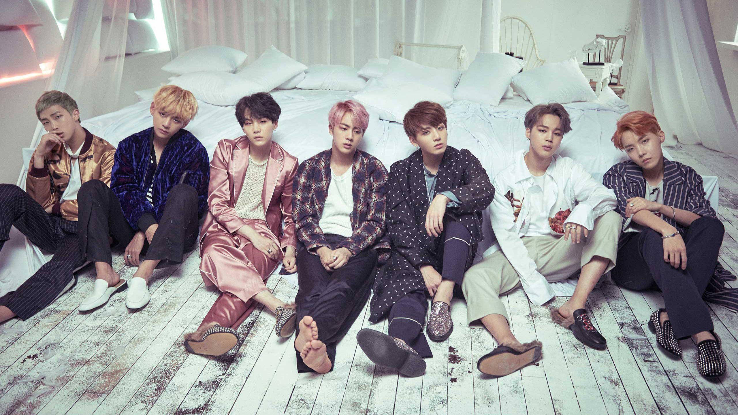BTS بستر پر 2020 وال پیپر