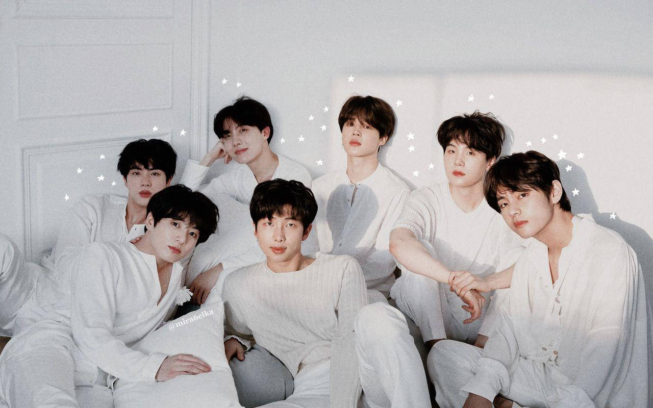 BTS 2020 سفید میں وال پیپر