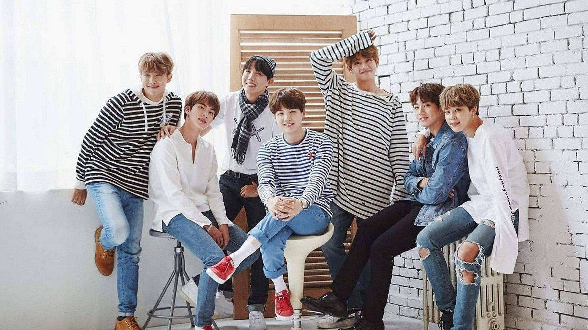 BTS اینٹوں کی دیوار والا ڈیسک ٹاپ وال پیپر
