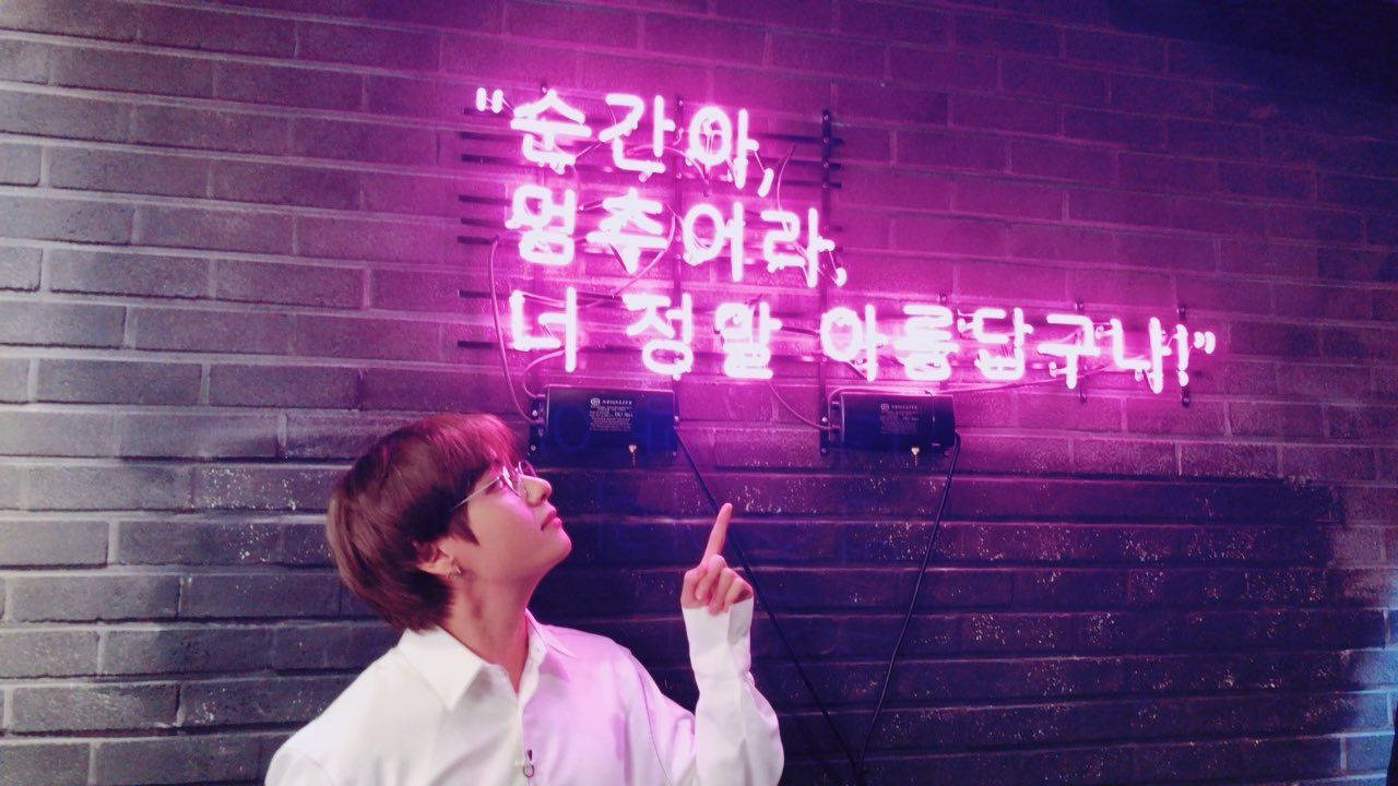 BTS V نیون لائٹس ایستھیٹک وال پیپر