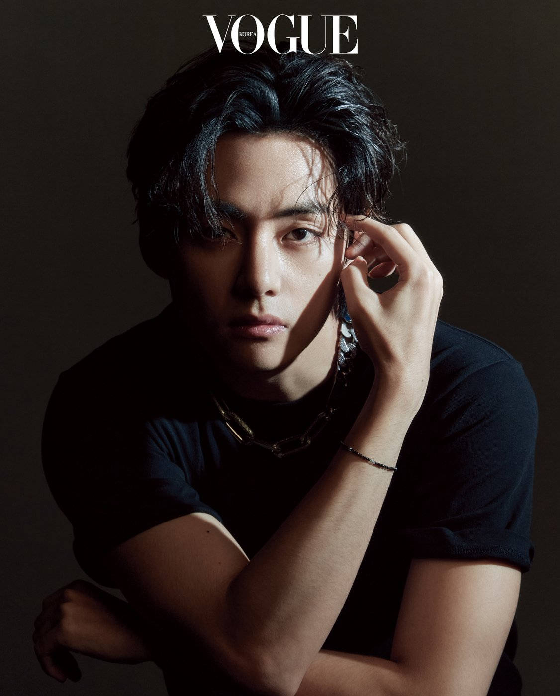 BTS V ووگ بلیک شرٹ وال پیپر