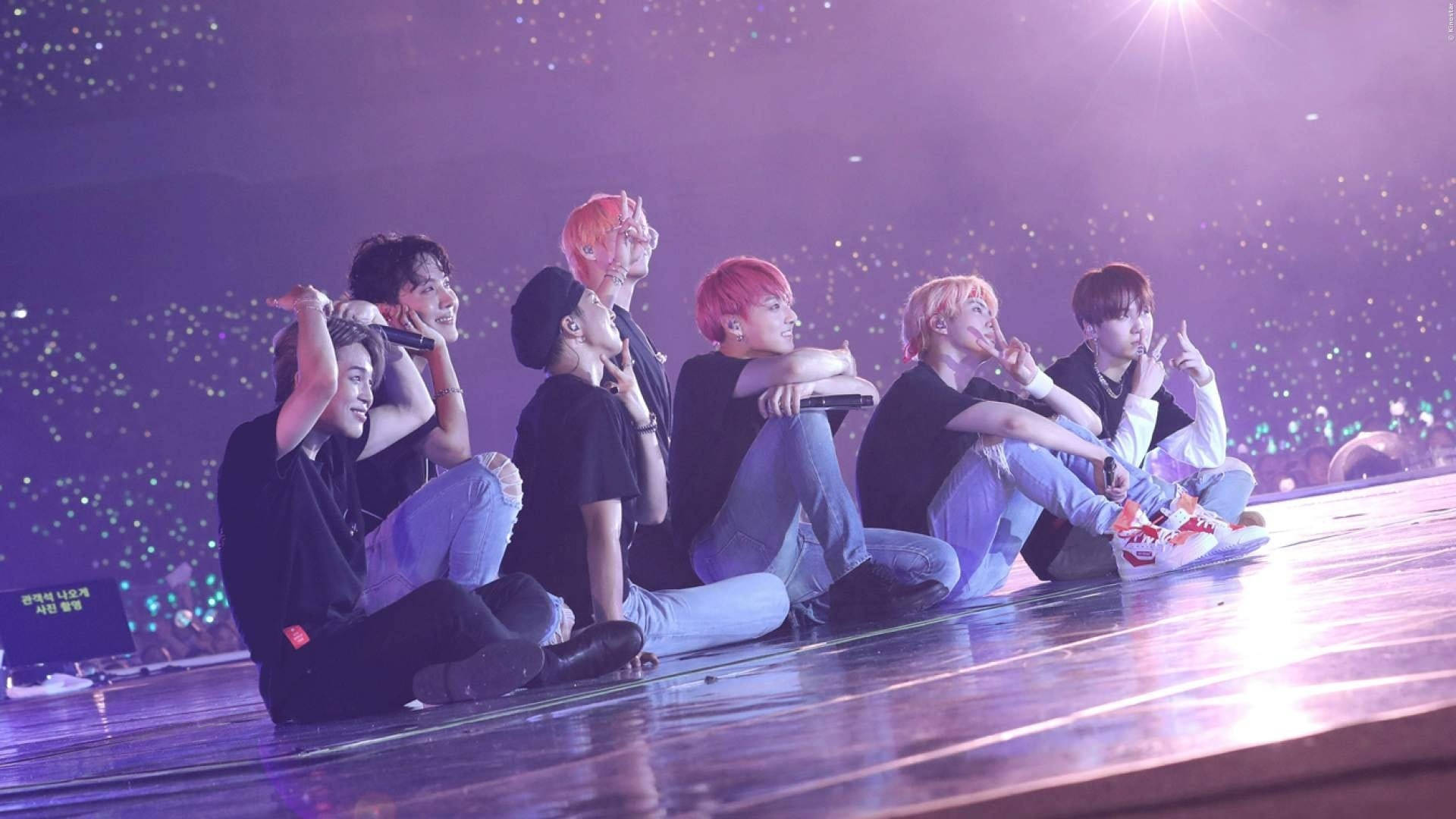 BTS جامنی اسٹیج پر جمالیاتی وال پیپر