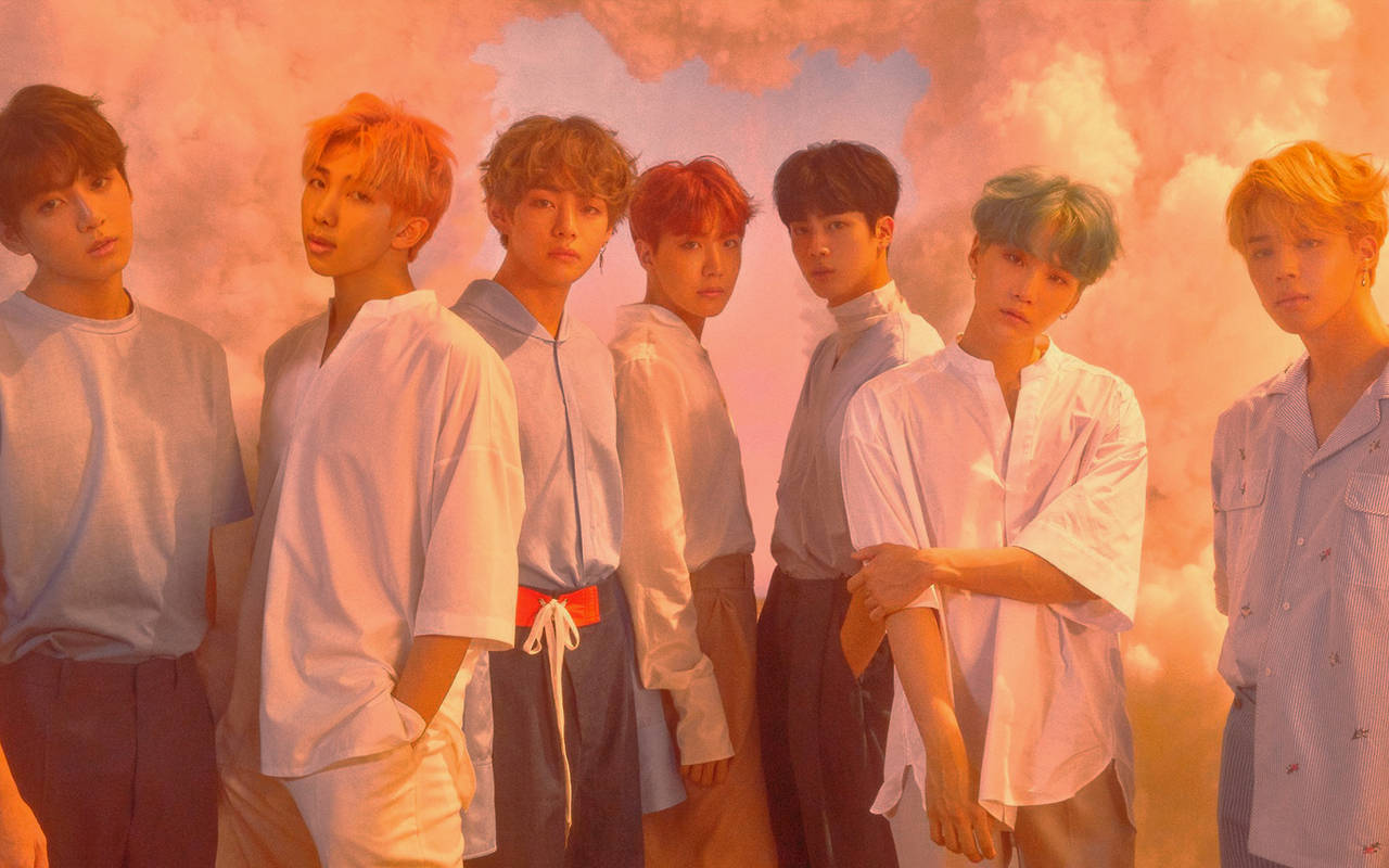 BTS جمالیاتی فلٹر 2020 — Bts گروپ فوٹو GIF وال پیپر