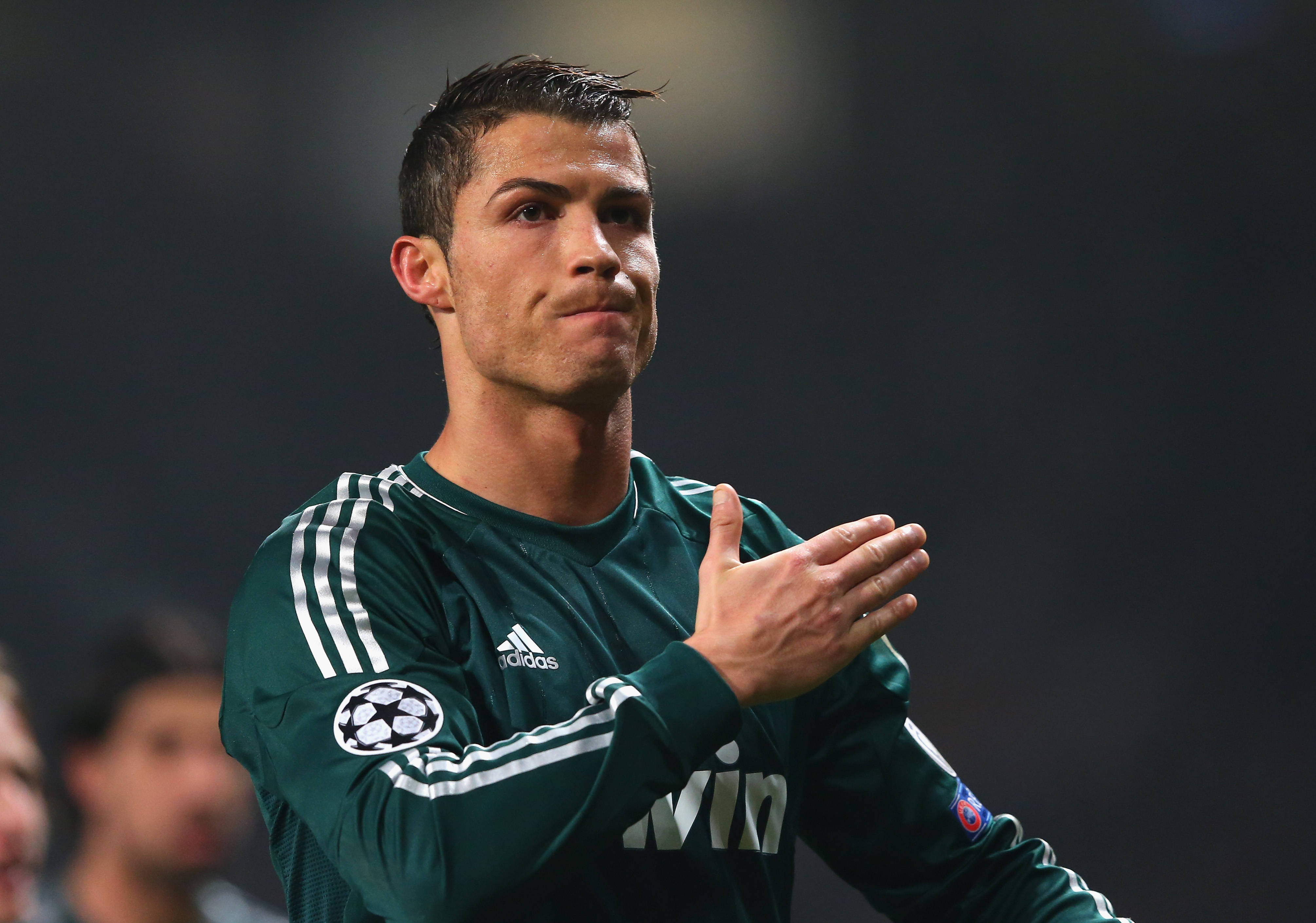 CR7 کرسٹیانو رونالڈو سبز وردی میں وال پیپر