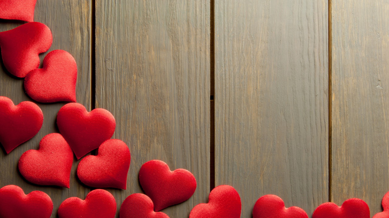 محبت اور پیار کا اظہار کریں ایک خوبصورت Love Heart بیک گراؤنڈ کے ساتھ وال پیپر