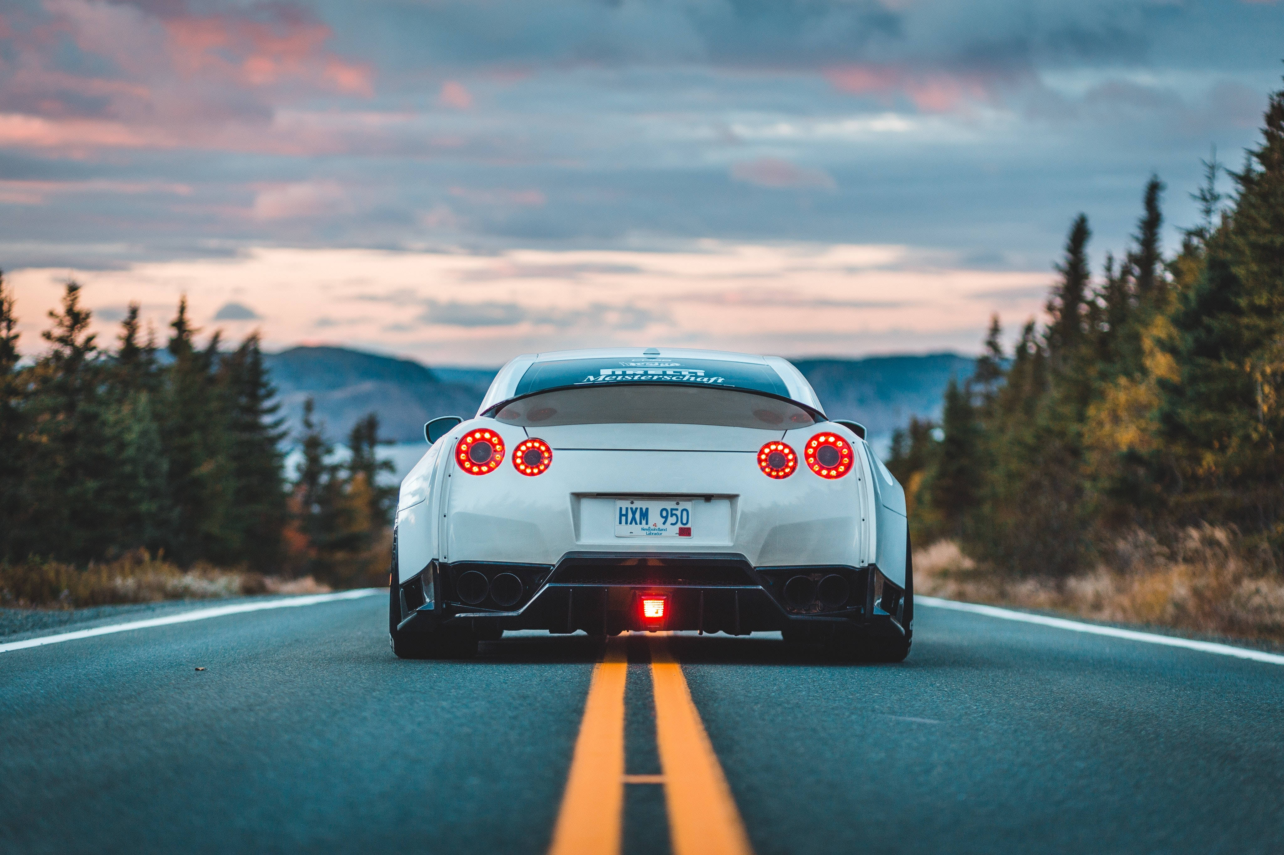 جمالیاتی Nissan GT-R رات میں سرکتا ہوا وال پیپر