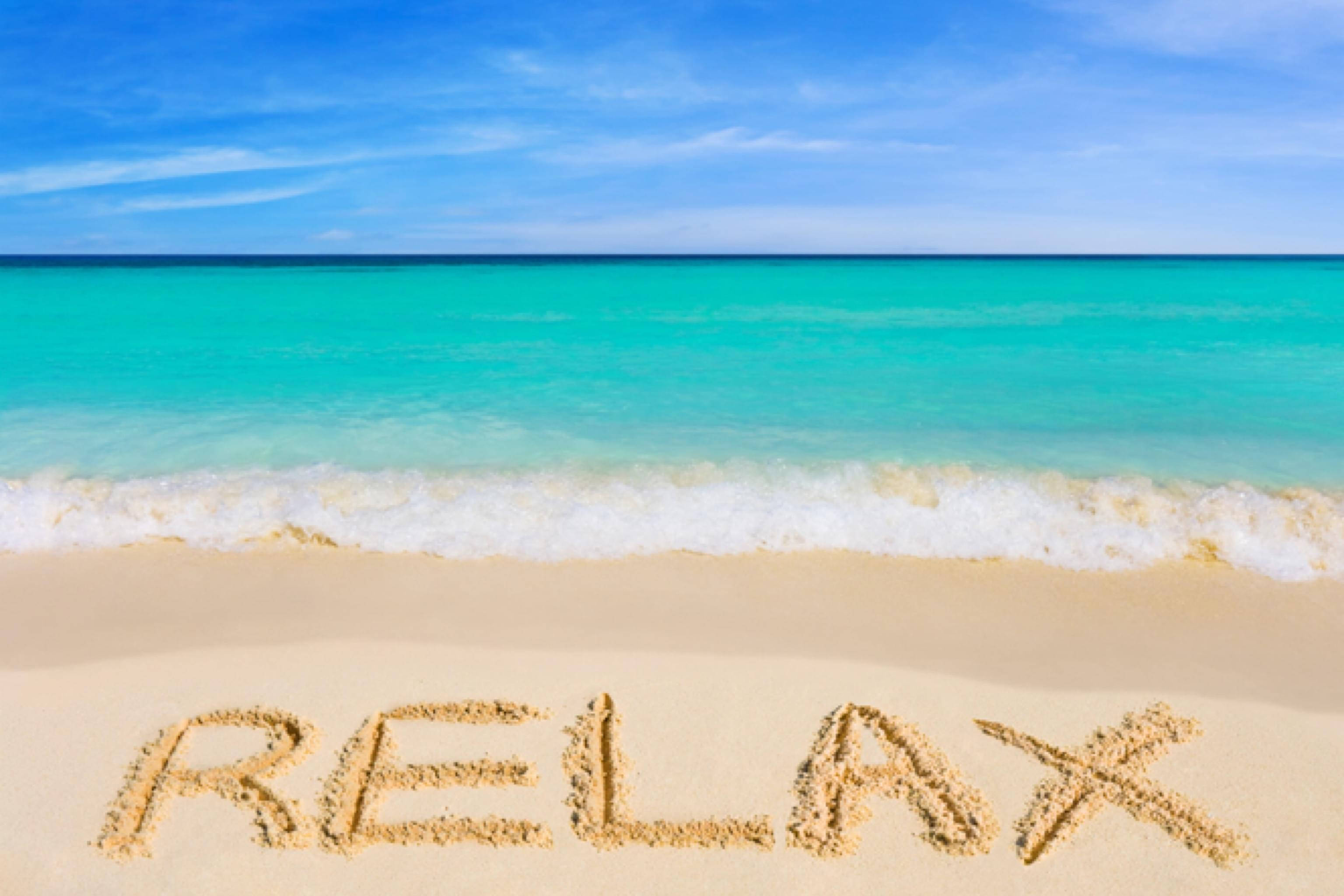 سمندر کا نظارہ جس میں لفظ Relax لکھا ہے وال پیپر