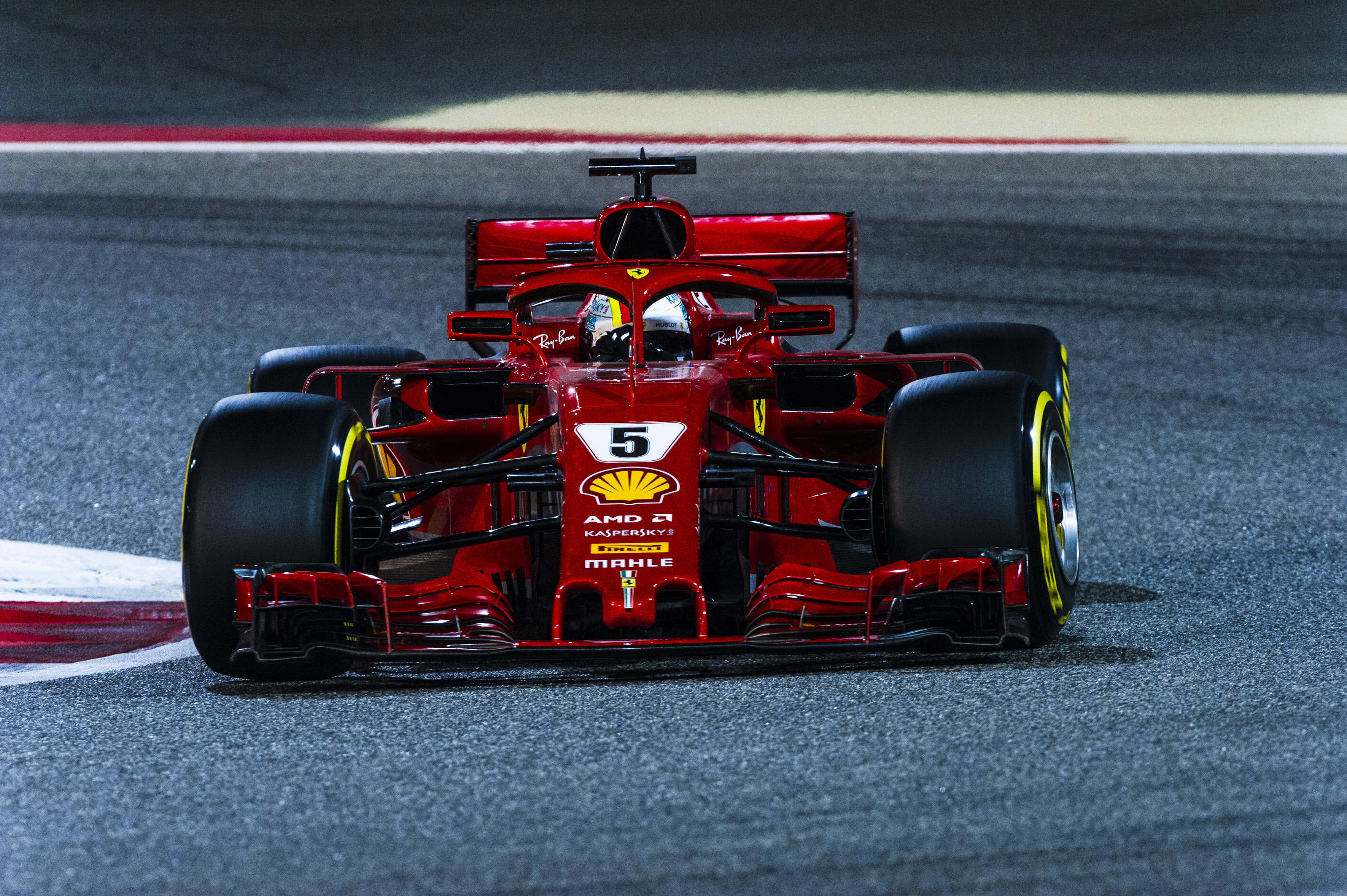 ویٹل فیراری SF71H F1 2018 وال پیپر