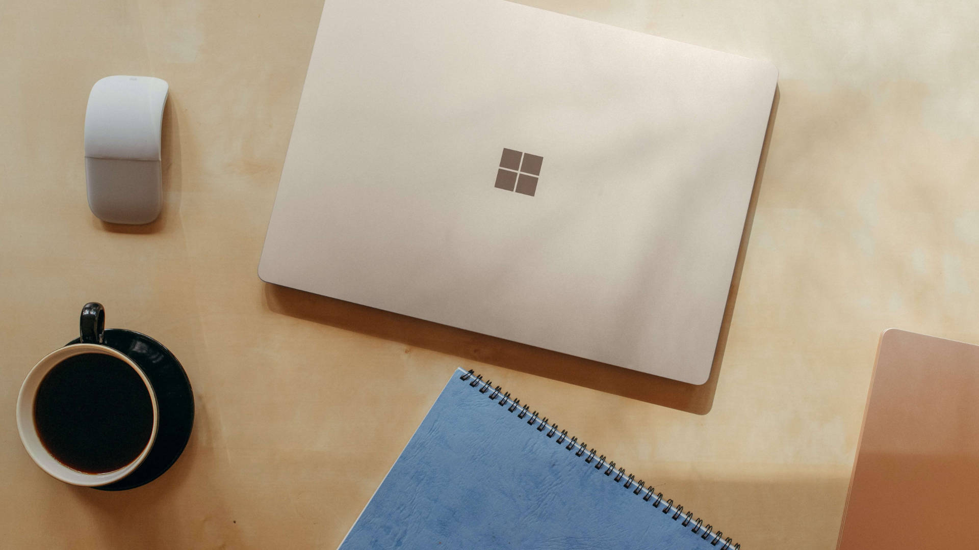 بکھرا ہوا Surface Pro وال پیپر