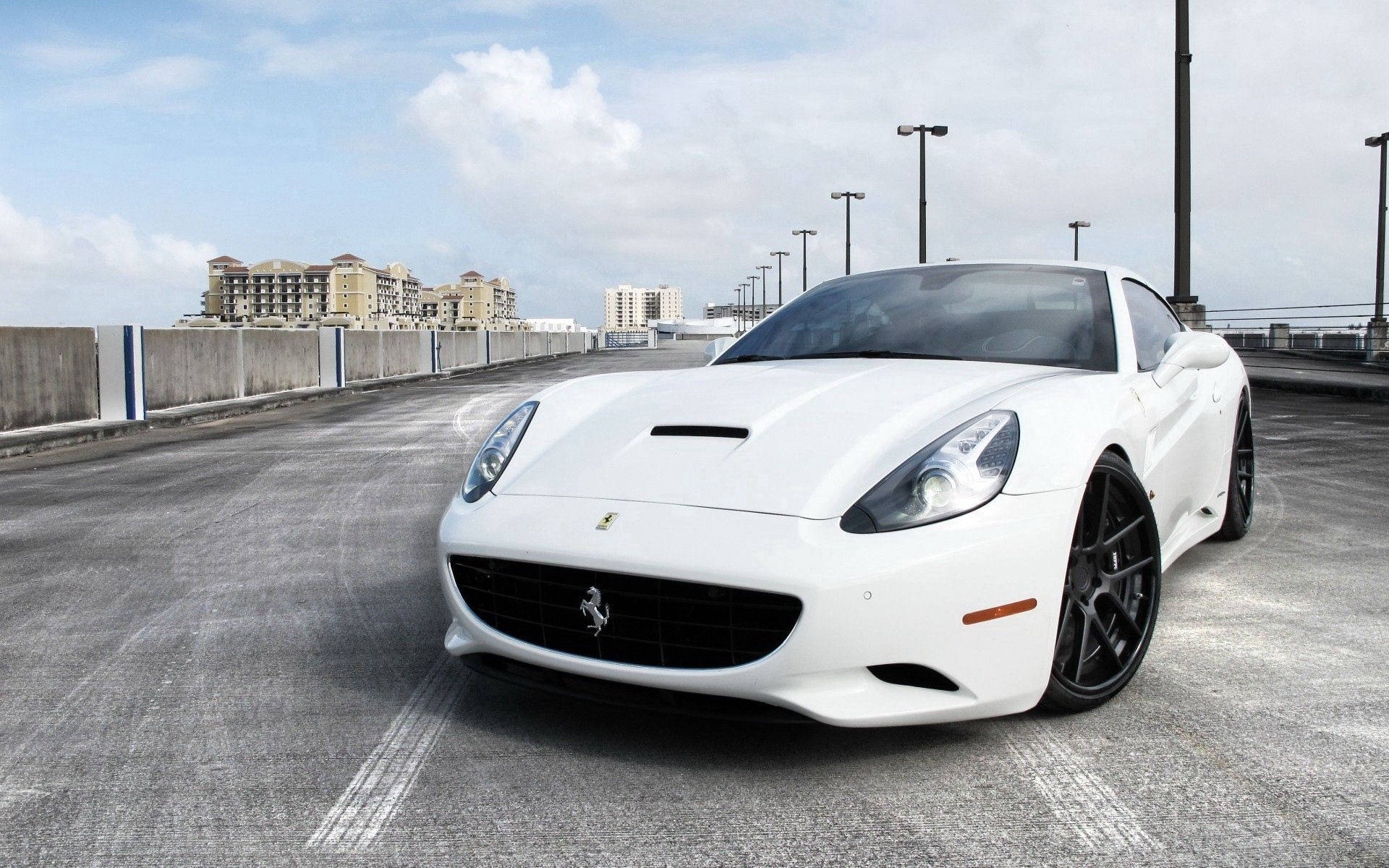 سفید Ferrari California کھڑی ڈیسک ٹاپ وال پیپر۔