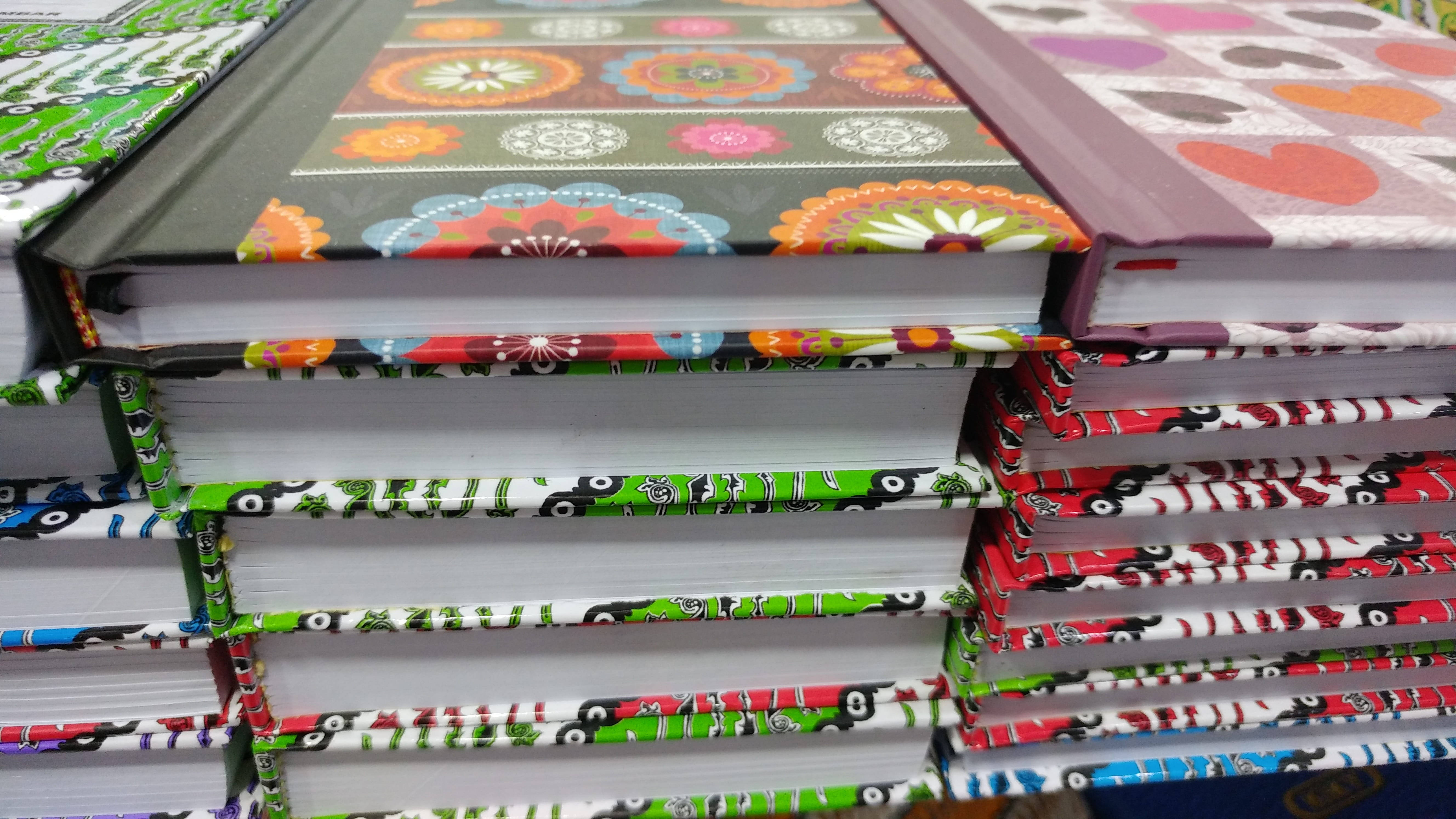 بیٹک کتابوں کے سرورق وال پیپر