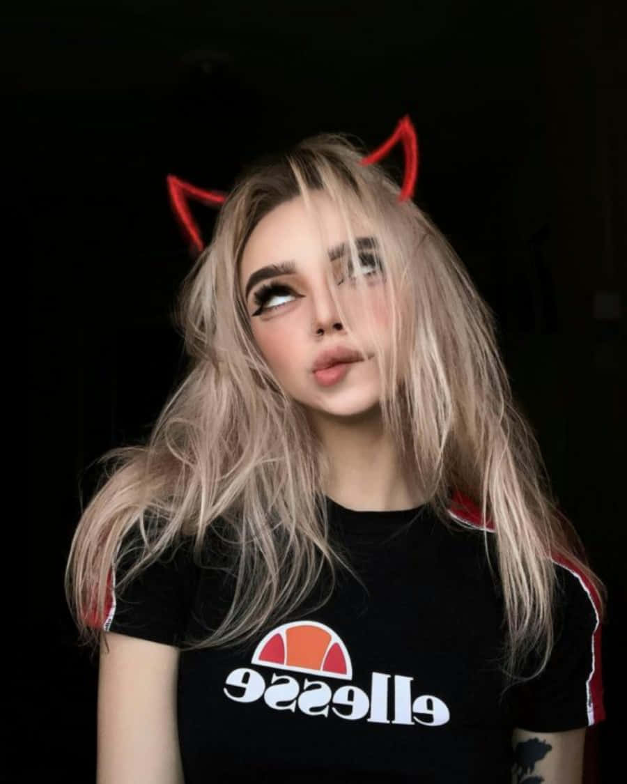 خوابوں بھری خوبصورتی والی نوجوان لڑکی وال پیپر