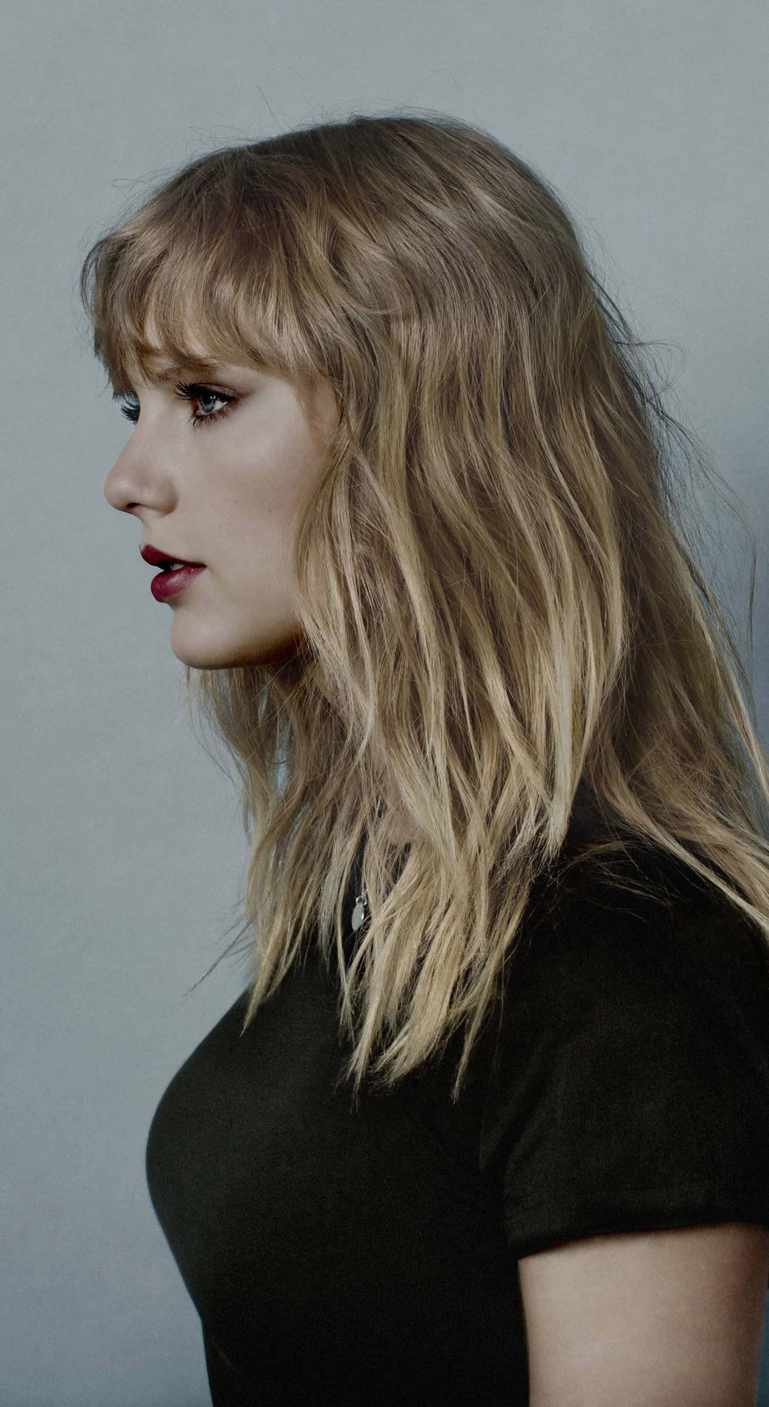سنہری بالوں والی ٹیلر سوئفٹ آئی فون وال پیپر
