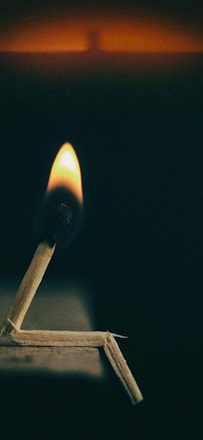 سیاہ آئی فون آگ کا ماچس وال پیپر