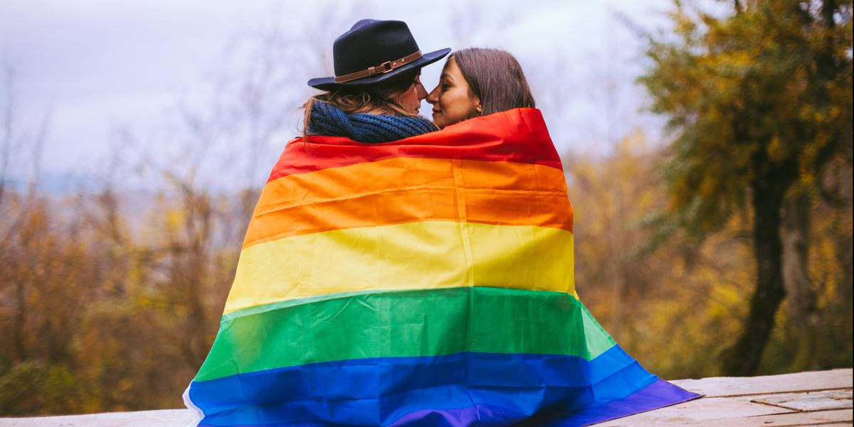 محبت ہی محبت ہے، جوڑا پرائیڈ پرچم کے ساتھ وال پیپر