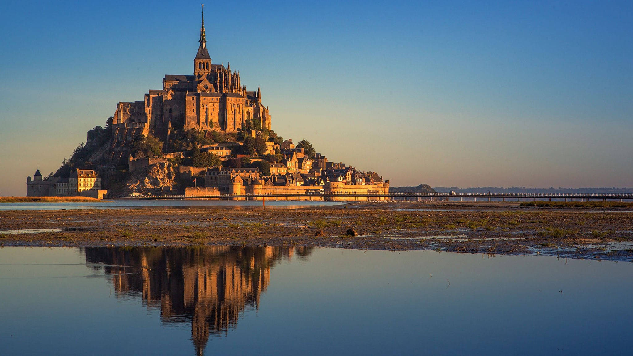 مونٹ سینٹ مشیل صاف آسمان وال پیپر