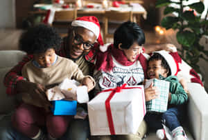 سیاہ فام خاندان کی کرسمس تصاویر — کرسمس کے تحفے وال پیپر