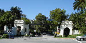 سن سیٹ بلیوارڈ بیل ایئر کے داخلی دروازے کی وال پیپر
