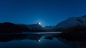 صاف رات کے آسمان کا وال پیپر